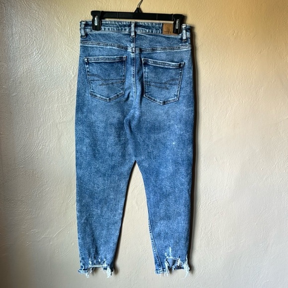 American Eagle Highest Rise Mom Jeans Size 4 - Picture 3 of 6